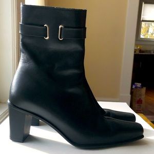 LIKE NEW la canadienne waterproof black leather boots, size 8.5 (runs small)